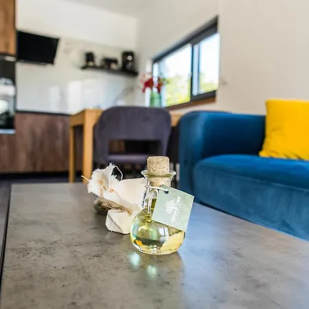 Olive Tree Mansion Apartment Vir Exterior photo