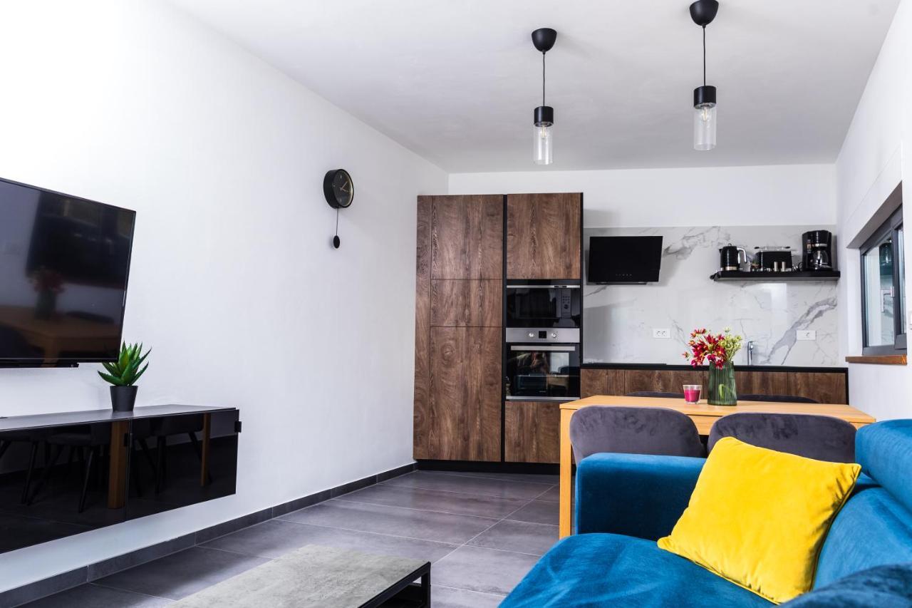 Olive Tree Mansion Apartment Vir