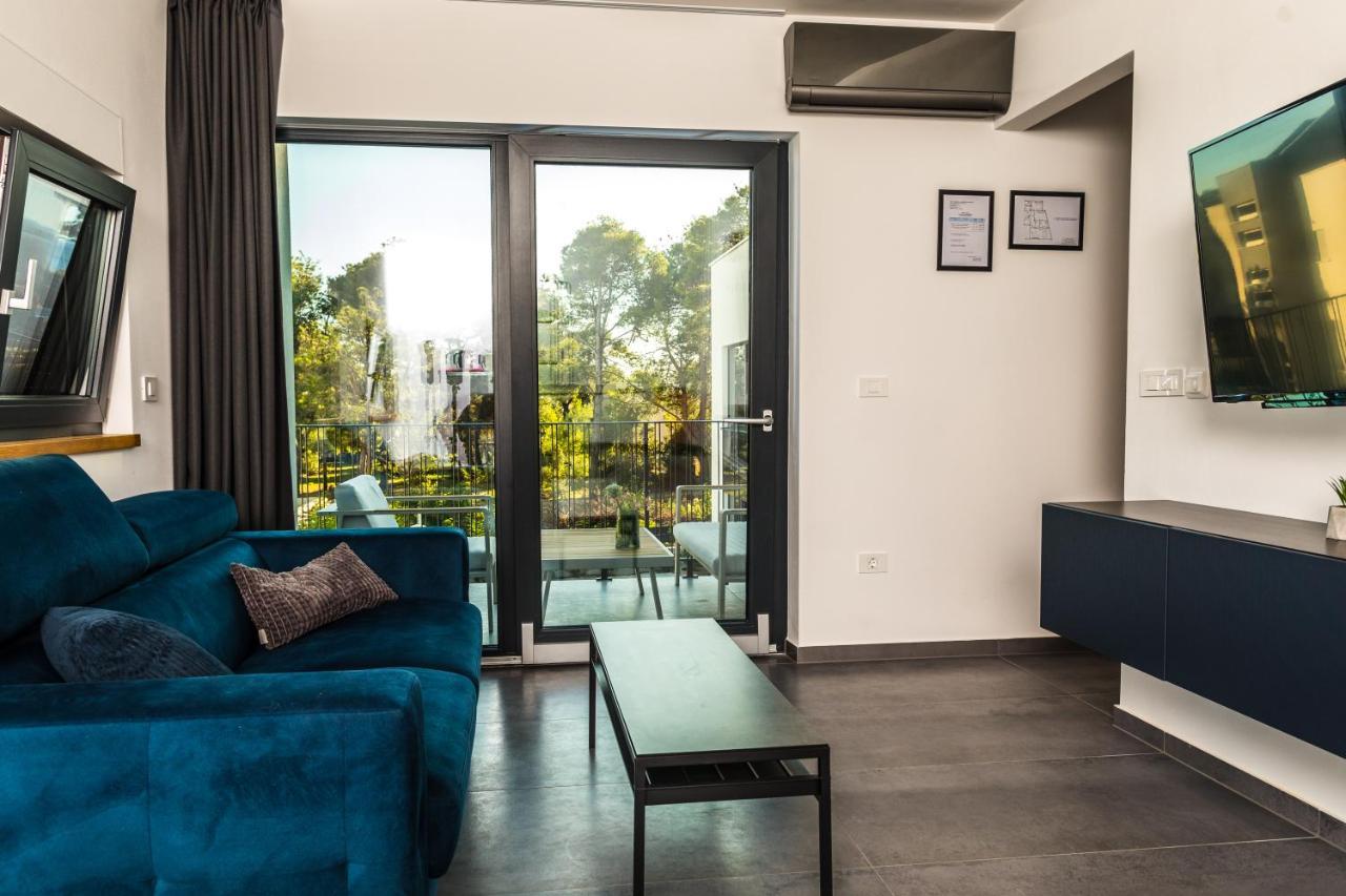 Olive Tree Mansion Apartment Vir