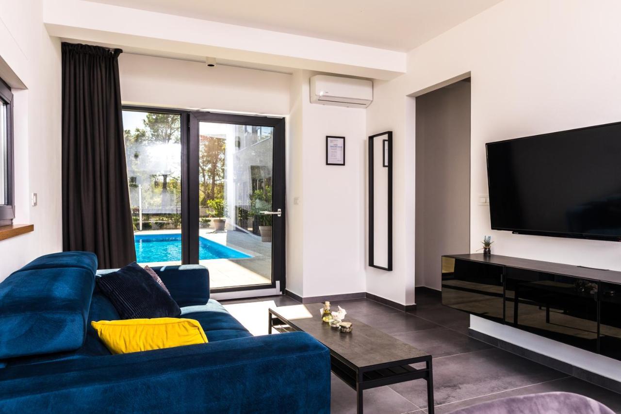 Olive Tree Mansion Apartment Vir